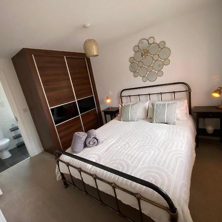 The Belfry 3 Bedrooms 2 Bathrooms Contractors & Family Higham Ferrers 외부 사진