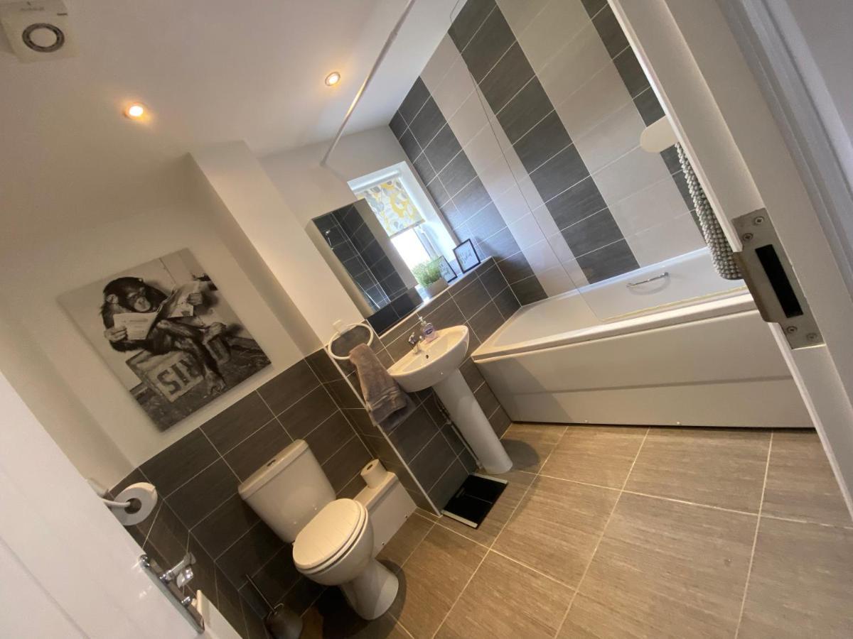 The Belfry 3 Bedrooms 2 Bathrooms Contractors & Family Higham Ferrers 외부 사진