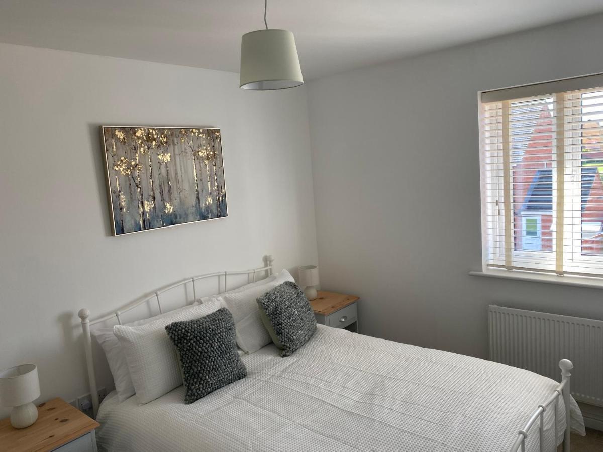 The Belfry 3 Bedrooms 2 Bathrooms Contractors & Family Higham Ferrers 외부 사진