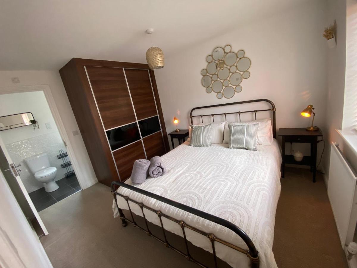 The Belfry 3 Bedrooms 2 Bathrooms Contractors & Family Higham Ferrers 외부 사진