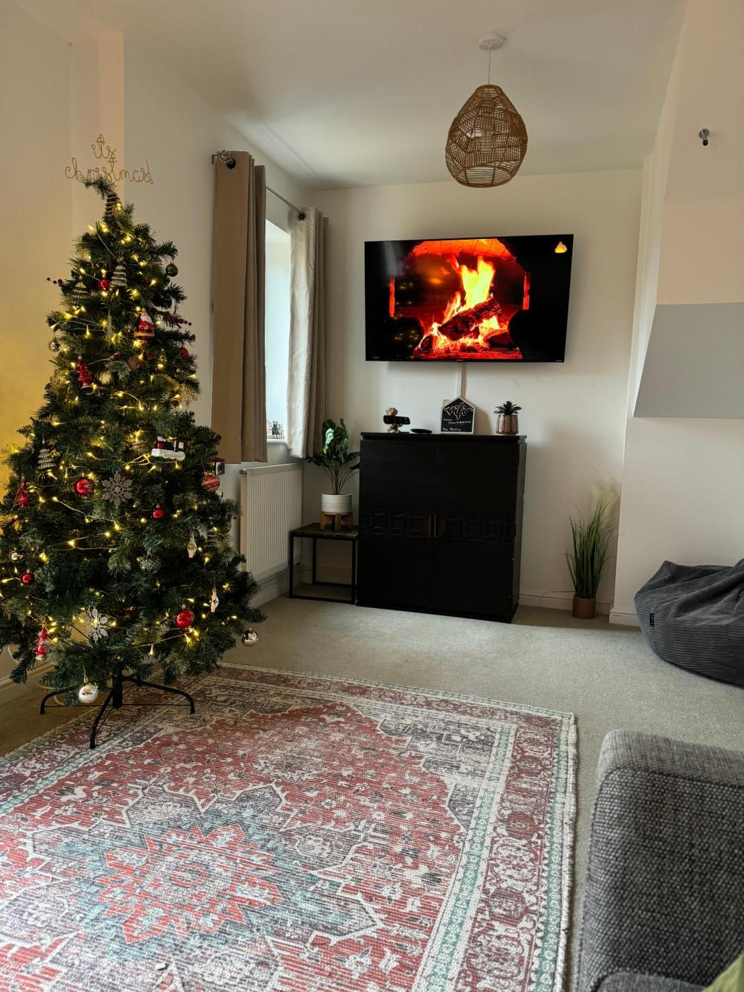 The Belfry 3 Bedrooms 2 Bathrooms Contractors & Family Higham Ferrers 외부 사진